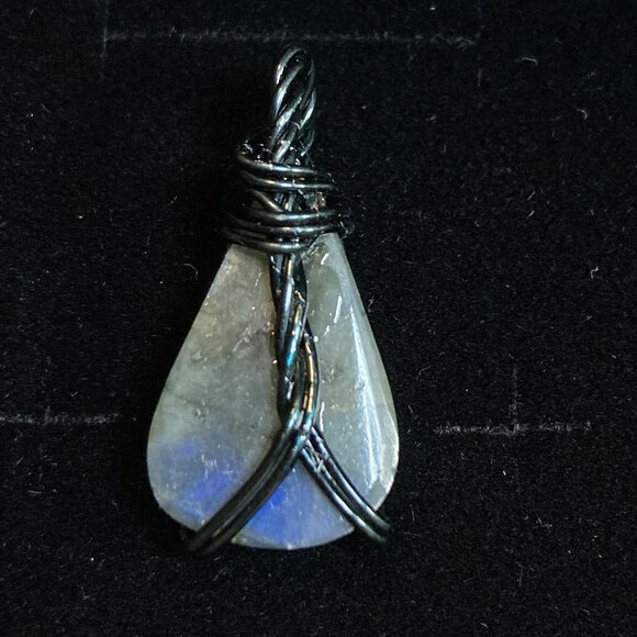 Labradorite teardrop pendant - Picture 2 of 5